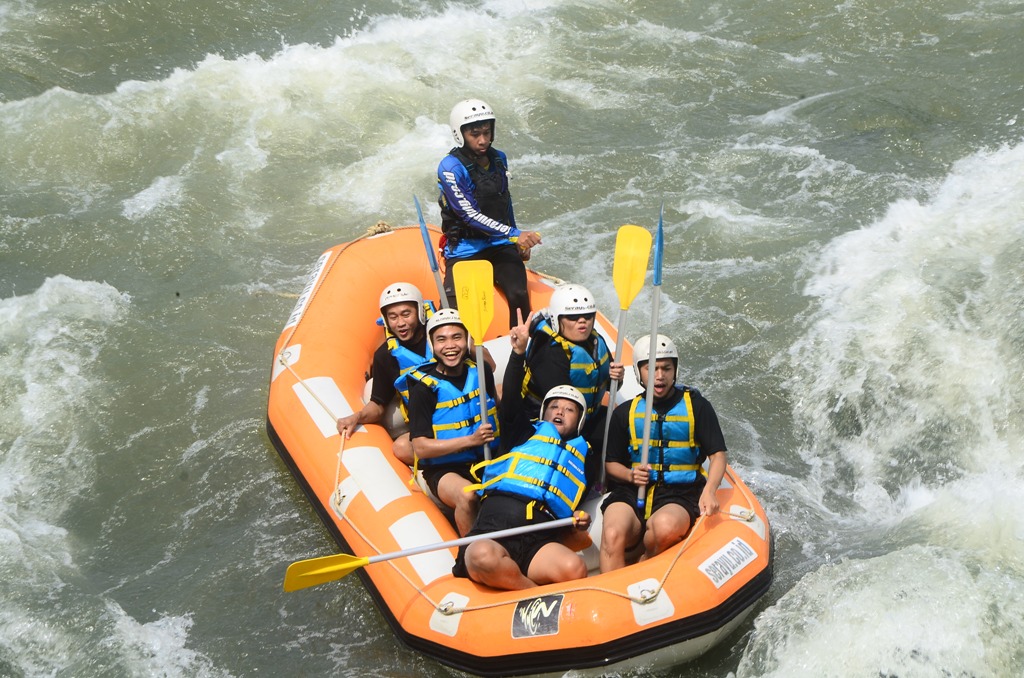 Kegiatan Rafting Bersama Seluruh Staff PT Indotama Omicron Kahar