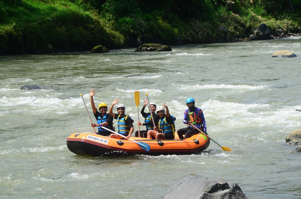 Kegiatan Rafting Bersama Seluruh Staff PT Indotama Omicron Kahar